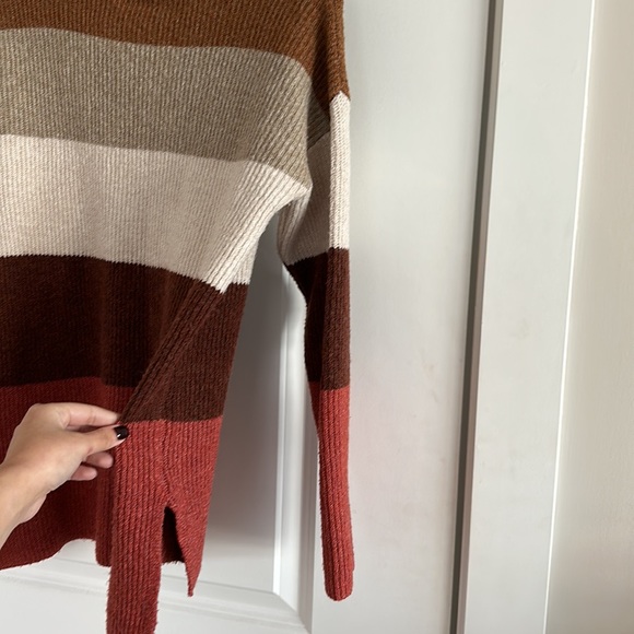 Olive & Oak color blocked sweater - Picture 4 of 5